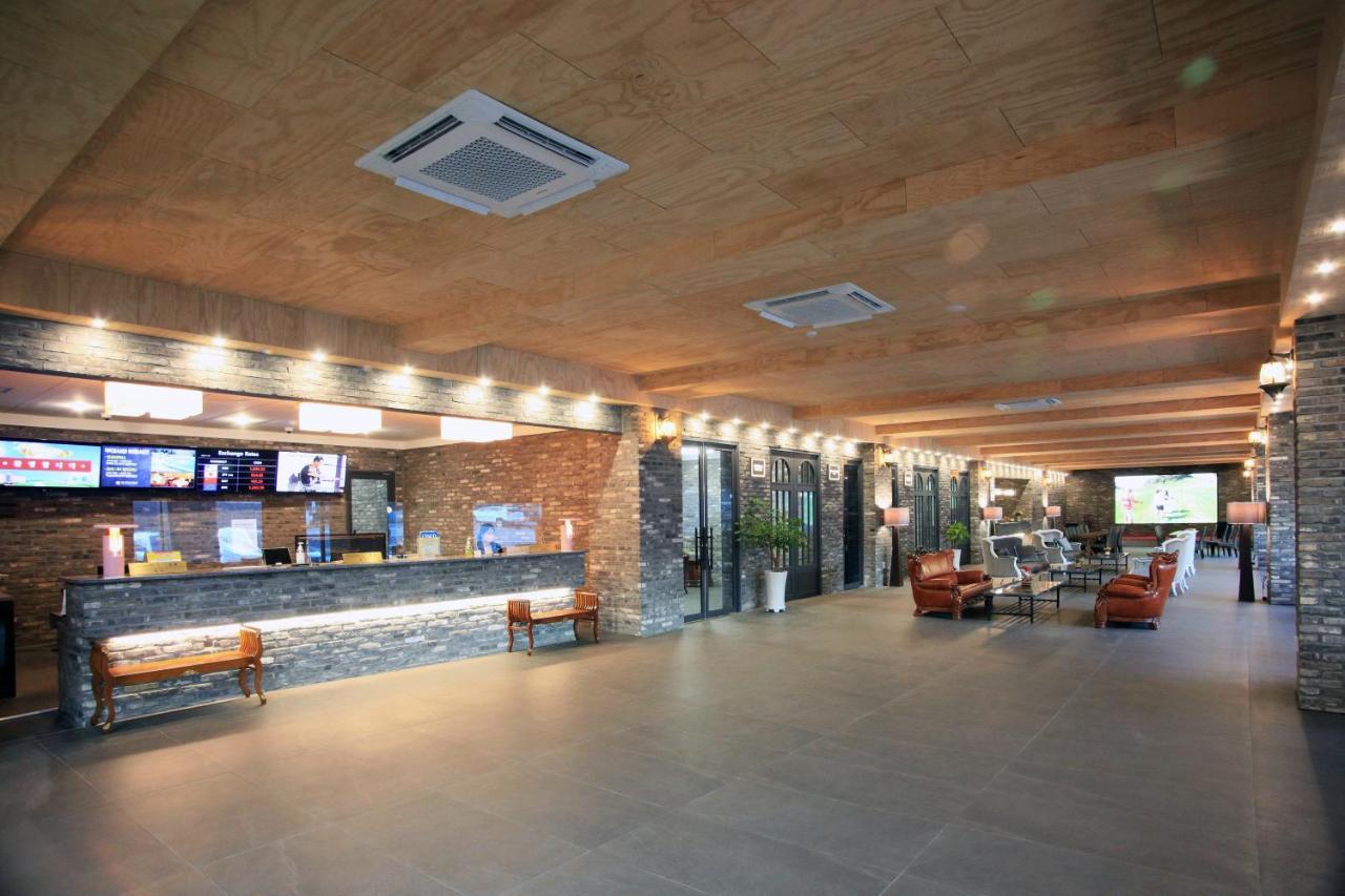 Ramada By Wyndham Suanbo Hotel Chungju Bagian luar foto