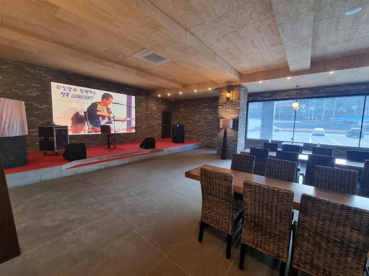 Ramada By Wyndham Suanbo Hotel Chungju Bagian luar foto