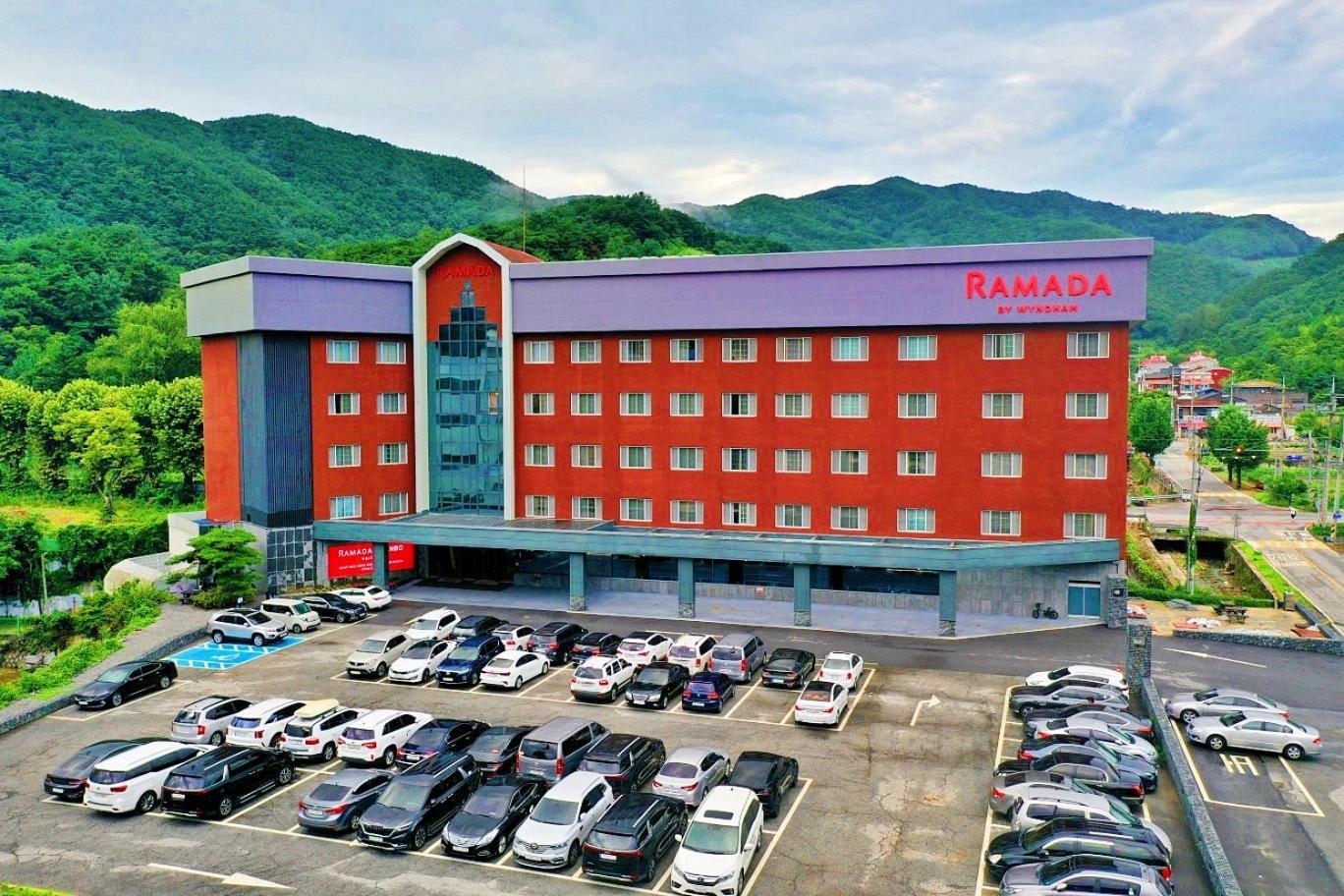 Ramada By Wyndham Suanbo Hotel Chungju Bagian luar foto