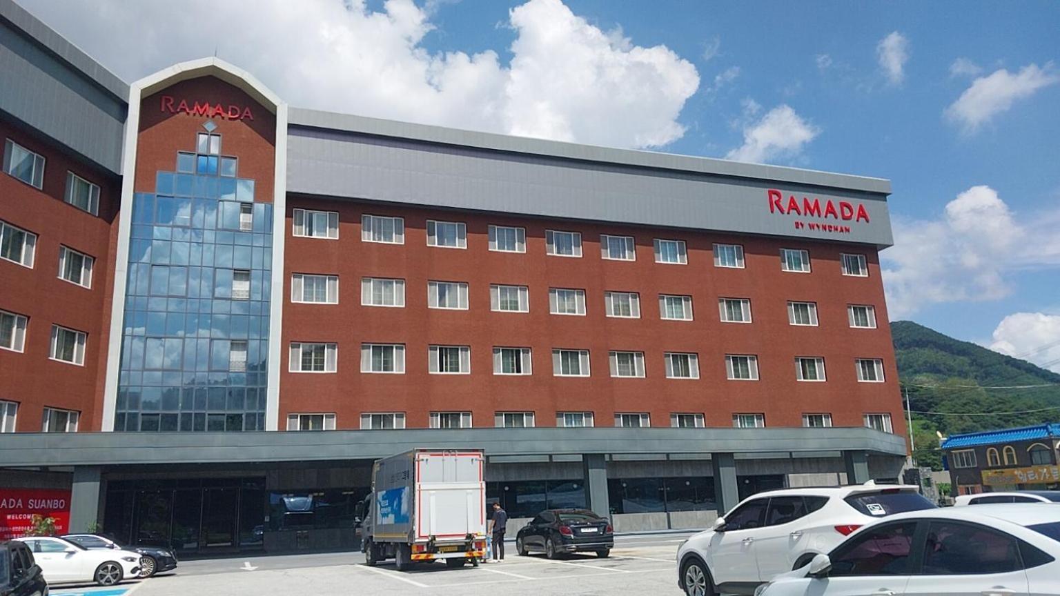 Ramada By Wyndham Suanbo Hotel Chungju Bagian luar foto