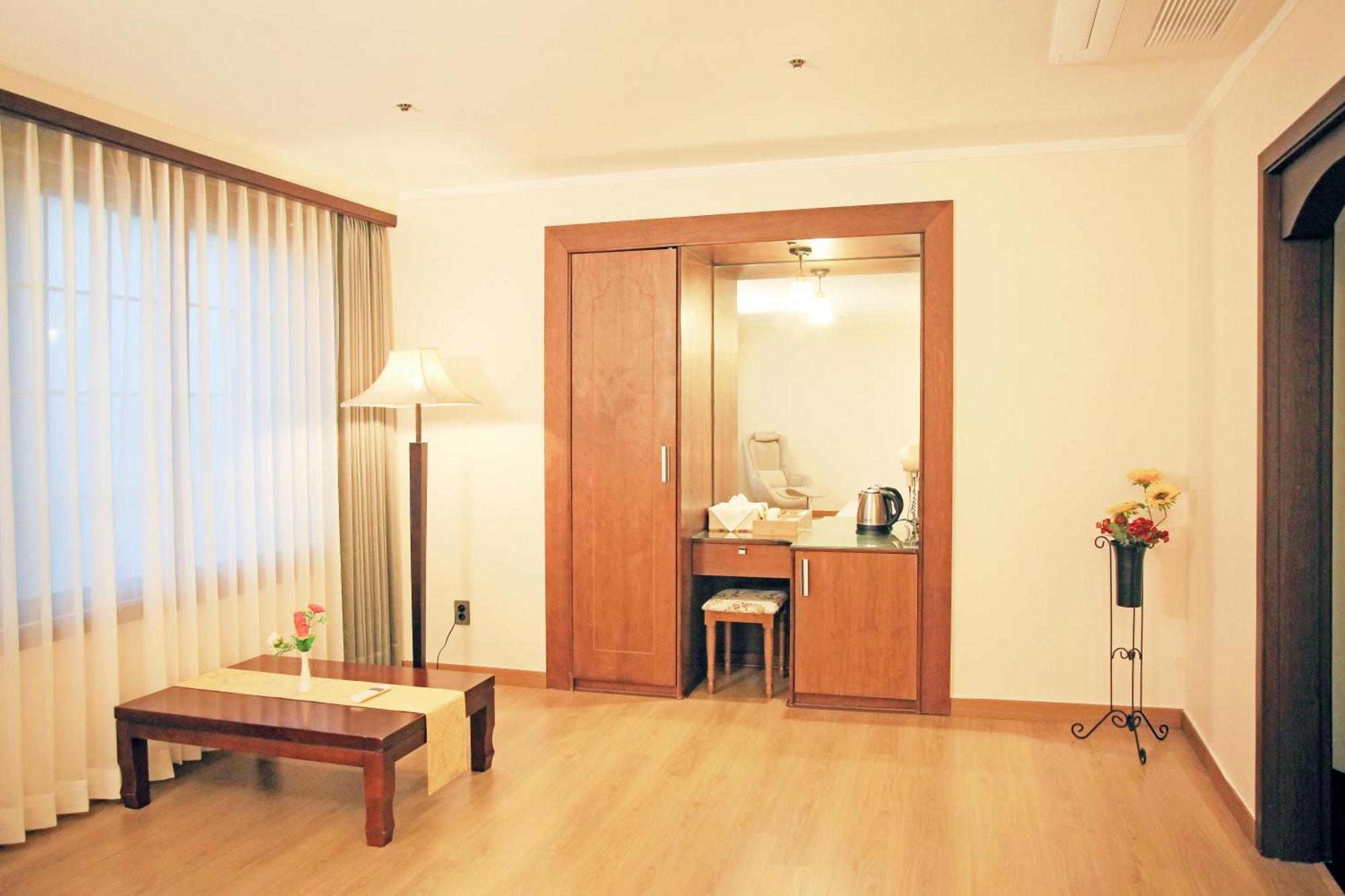 Ramada By Wyndham Suanbo Hotel Chungju Bagian luar foto