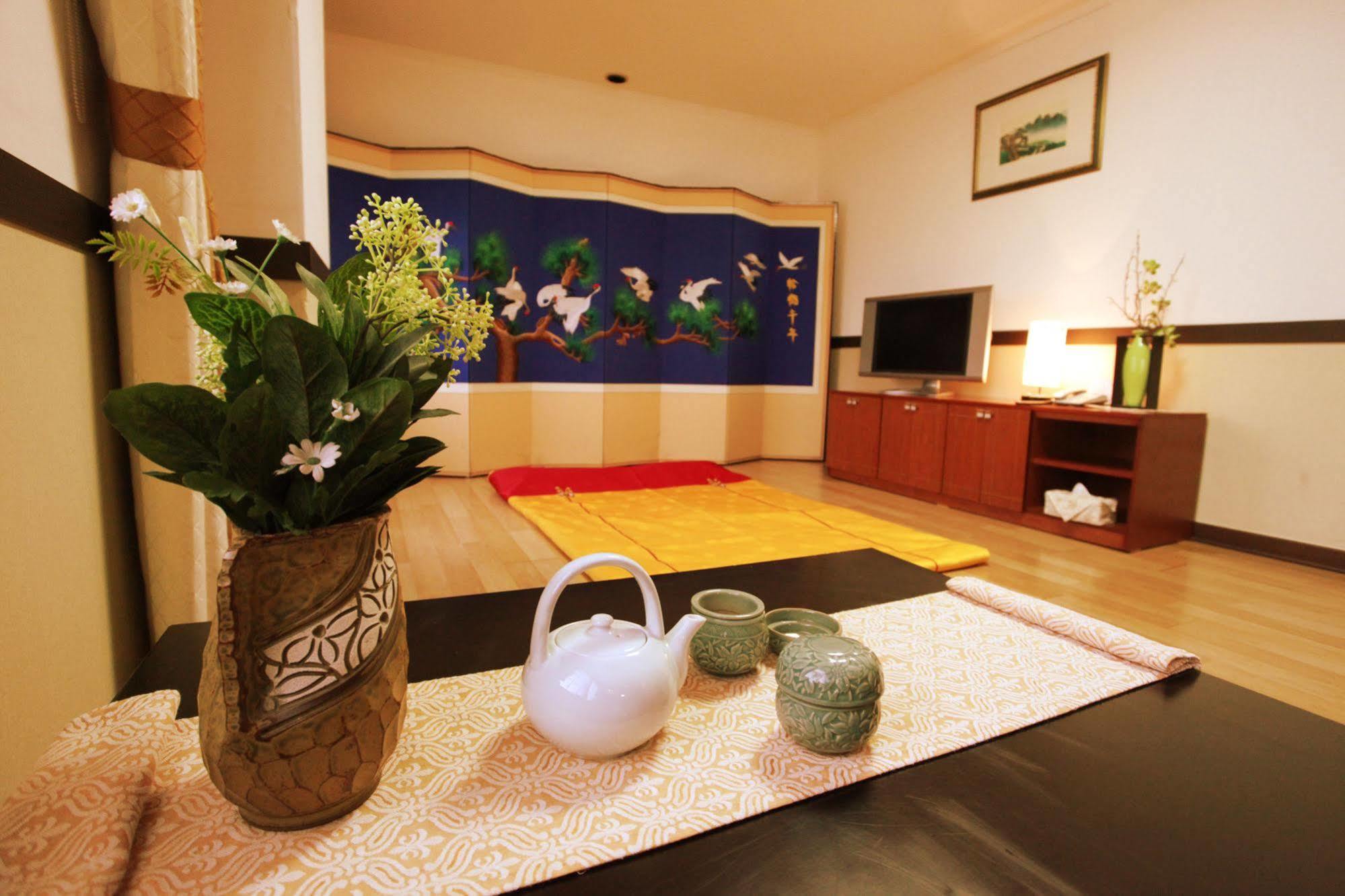 Ramada By Wyndham Suanbo Hotel Chungju Bagian luar foto